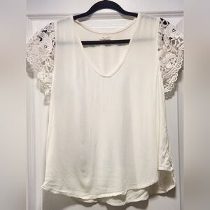 Eyeshadow Boho Lace Sleeve V-Neck Rayon Top L
C